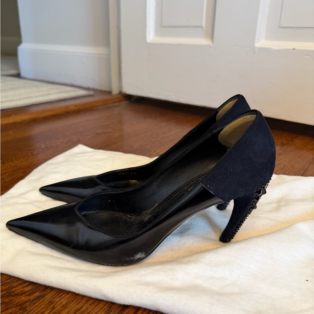 Louis Vuitton Black Pointed-Toe Patent Leather Pumps - Picture 2 of 5